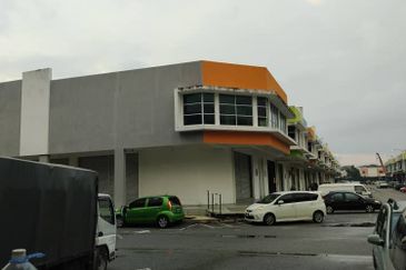 Medan Perniagaan Senawang Jaya, Senawang, Negeri Sembilan 1.5 Storey Link Factory/Warehouse For Rent