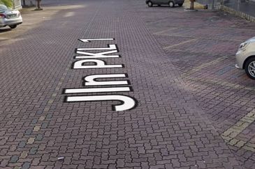 Pusat Komersial Lobak