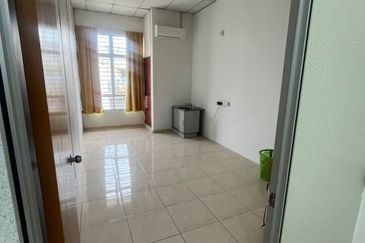 Oakland Commercial Centre