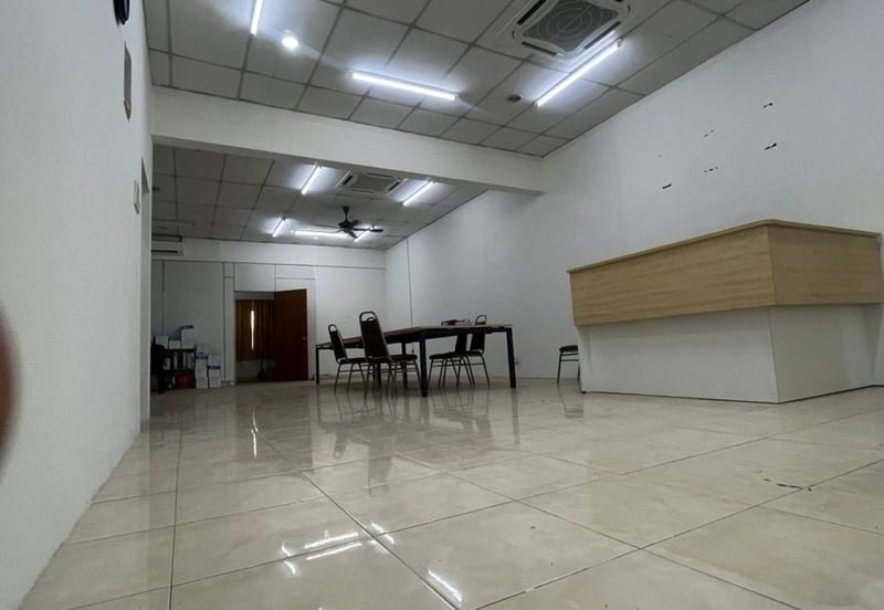 Oakland Commercial Centre