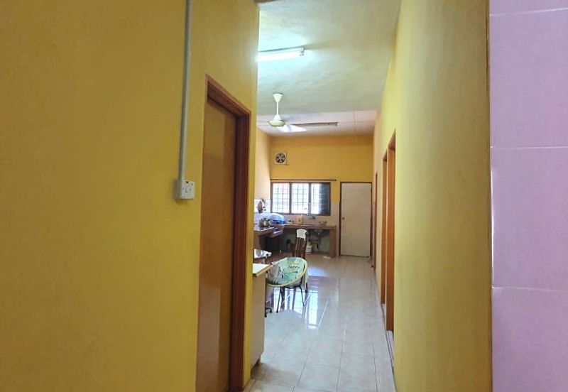 Taman Damai, Sungai Pelek, Selangor @ Single Storey Terrace House For Sale Good Condition