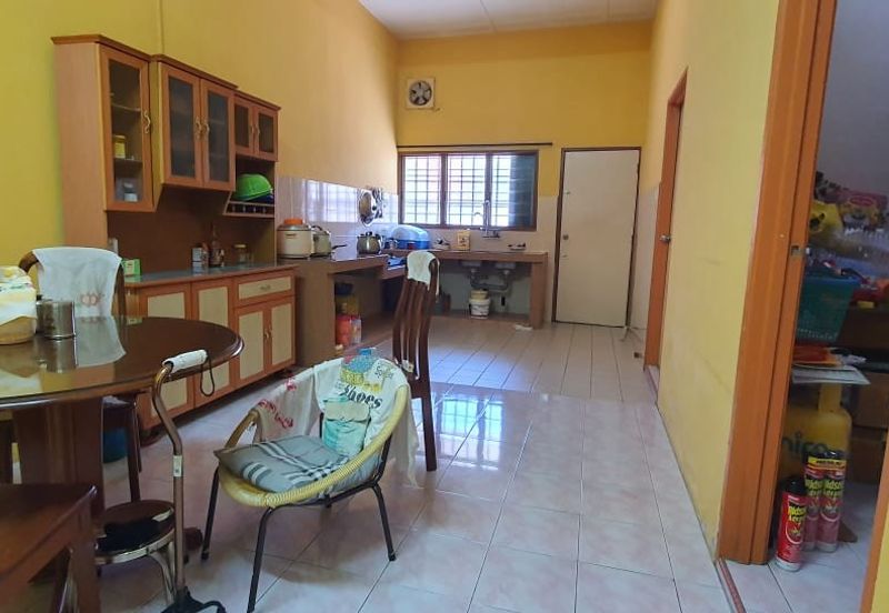 Taman Damai, Sungai Pelek, Selangor @ Single Storey Terrace House For Sale Good Condition