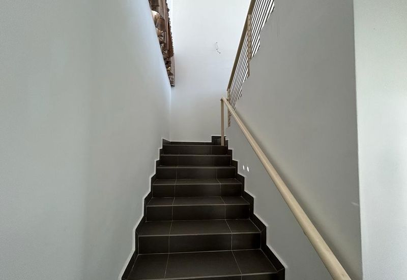 PELANGI HEIGHTS (TAMAN KAYANGAN)