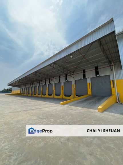 Port Klang Free Zone Warehouse For Rent  Completed with fire fighting sprinkler system Loading bay: 10 -12nos with dock leveller Floor loading 5 tons , Selangor, Klang