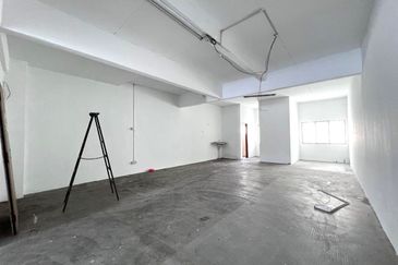 Bayu Tinggi Commercial Centre -Taipan