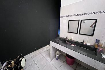 Bayu Tinggi Commercial Centre -Taipan