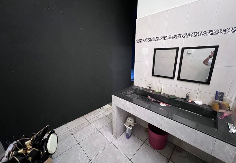 Bayu Tinggi Commercial Centre -Taipan