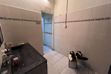 Bayu Tinggi Commercial Centre -Taipan