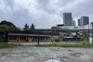 Jalan Batu Tiga Lama