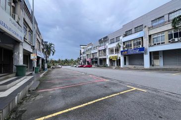 Bayu Tinggi Commercial Centre -Taipan