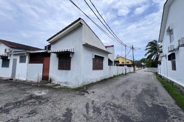 Taman Tepi Sungai ( Taman Teluk Pulai Indah )