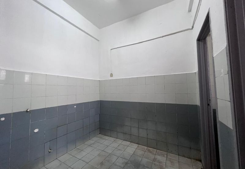 West Port, Pulau Indah