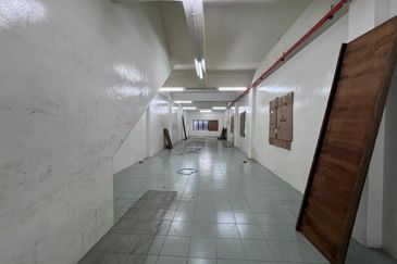 2.5 Storey Shop Lot  For Rent @ Jalan Stesen 1,Klang 