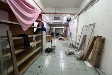 2.5 Storey Shop Lot  For Rent @ Jalan Stesen 1,Klang 