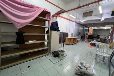 2.5 Storey Shop Lot  For Rent @ Jalan Stesen 1,Klang 