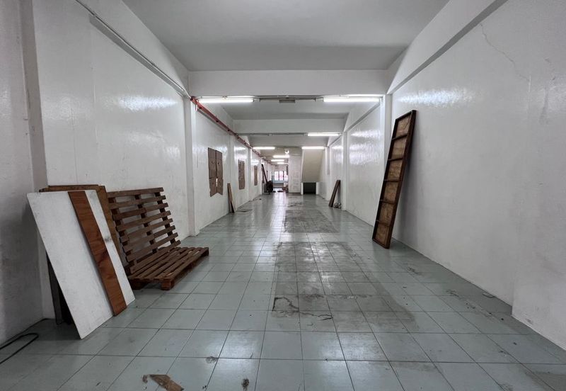 2.5 Storey Shop Lot  For Rent @ Jalan Stesen 1,Klang 