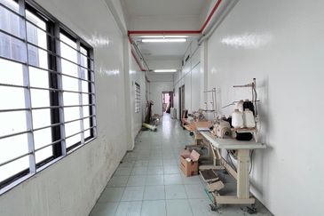 2.5 Storey Shop Lot  For Rent @ Jalan Stesen 1,Klang 