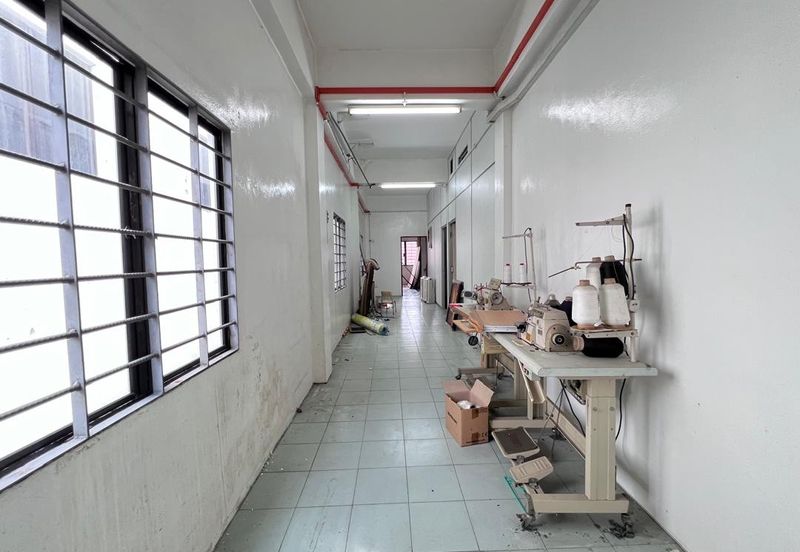 2.5 Storey Shop Lot  For Rent @ Jalan Stesen 1,Klang 