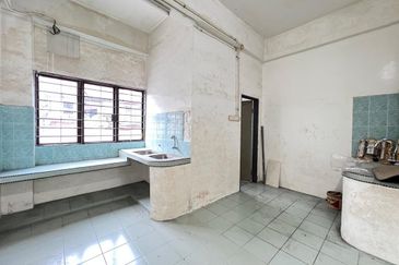 2.5 Storey Shop Lot  For Rent @ Jalan Stesen 1,Klang 