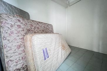 2.5 Storey Shop Lot  For Rent @ Jalan Stesen 1,Klang 