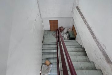 2.5 Storey Shop Lot  For Rent @ Jalan Stesen 1,Klang 