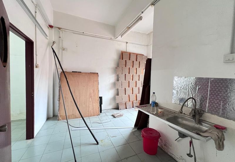 2.5 Storey Shop Lot  For Rent @ Jalan Stesen 1,Klang 