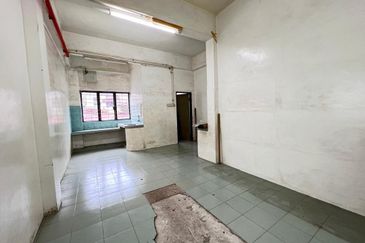 2.5 Storey Shop Lot  For Rent @ Jalan Stesen 1,Klang 