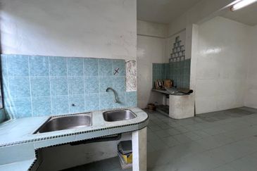 2.5 Storey Shop Lot  For Rent @ Jalan Stesen 1,Klang 