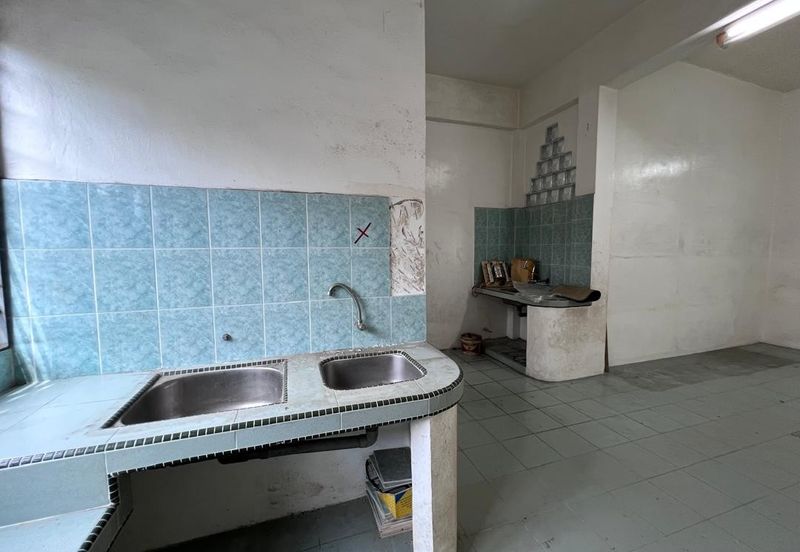 2.5 Storey Shop Lot  For Rent @ Jalan Stesen 1,Klang 