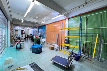 2.5 Storey Shop Lot  For Rent @ Jalan Stesen 1,Klang 