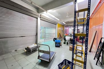 2.5 Storey Shop Lot  For Rent @ Jalan Stesen 1,Klang 