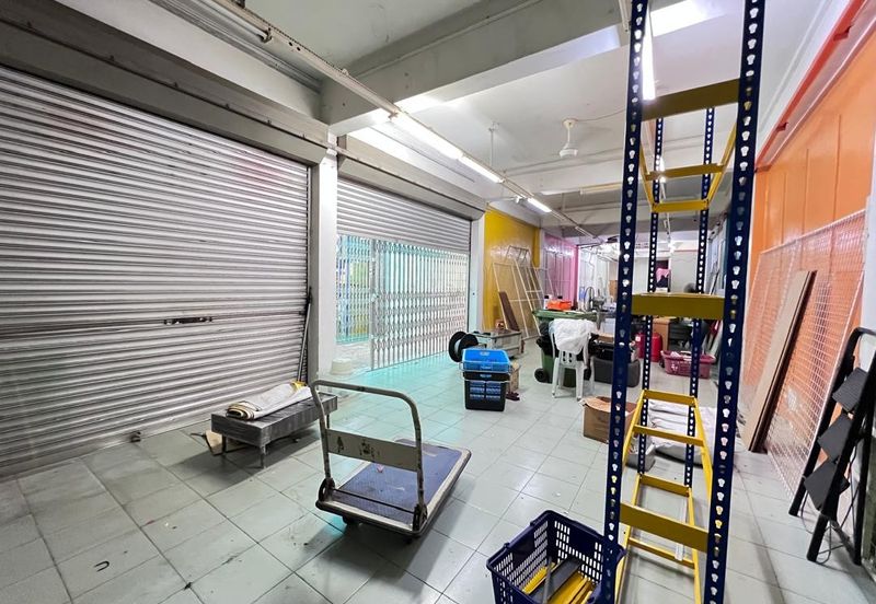 2.5 Storey Shop Lot  For Rent @ Jalan Stesen 1,Klang 