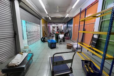 2.5 Storey Shop Lot  For Rent @ Jalan Stesen 1,Klang 