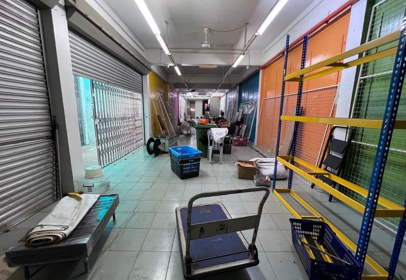 2.5 Storey Shop Lot  For Rent @ Jalan Stesen 1,Klang 