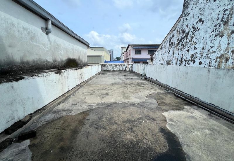 2.5 Storey Shop Lot  For Rent @ Jalan Stesen 1,Klang 