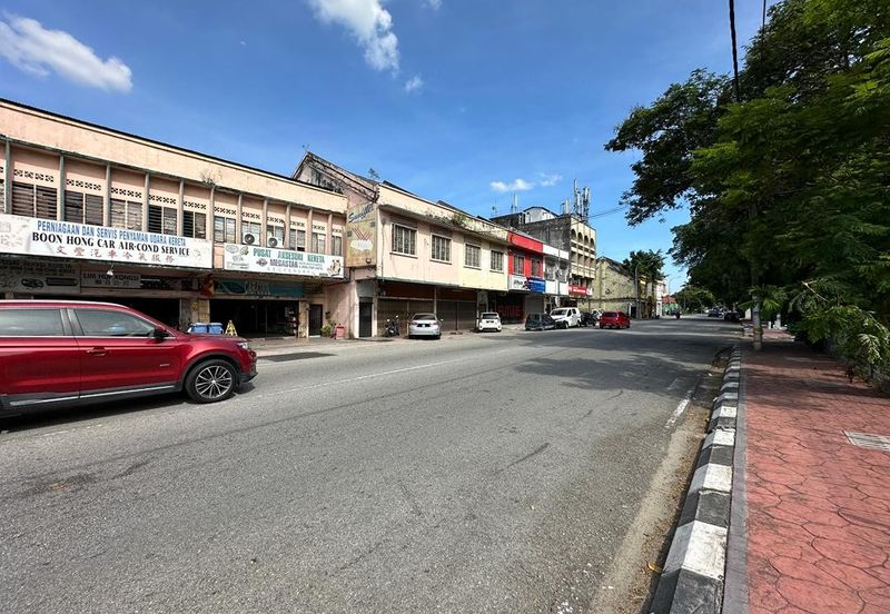 Jalan Raya Timur