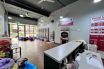 Gravit8 @ Klang South