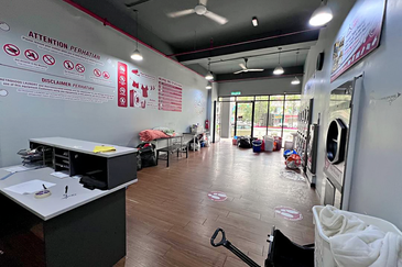 Gravit8 @ Klang South