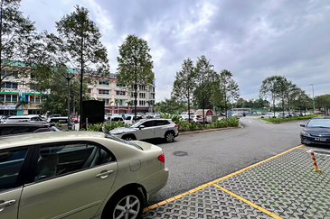 Gravit8 @ Klang South