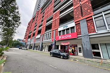 Gravit8 @ Klang South