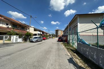 Taman Tepi Sungai ( Taman Teluk Pulai Indah )