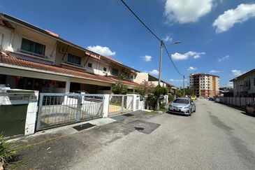 Taman Tepi Sungai ( Taman Teluk Pulai Indah )