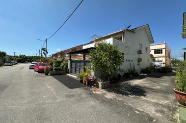 Taman Tepi Sungai ( Taman Teluk Pulai Indah )