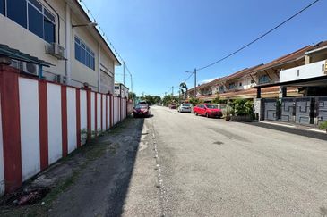 Taman Tepi Sungai ( Taman Teluk Pulai Indah )