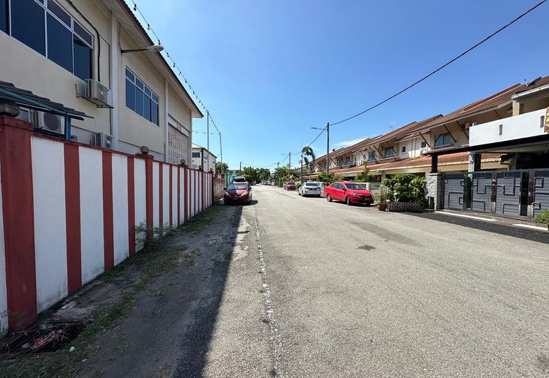 Taman Tepi Sungai ( Taman Teluk Pulai Indah )