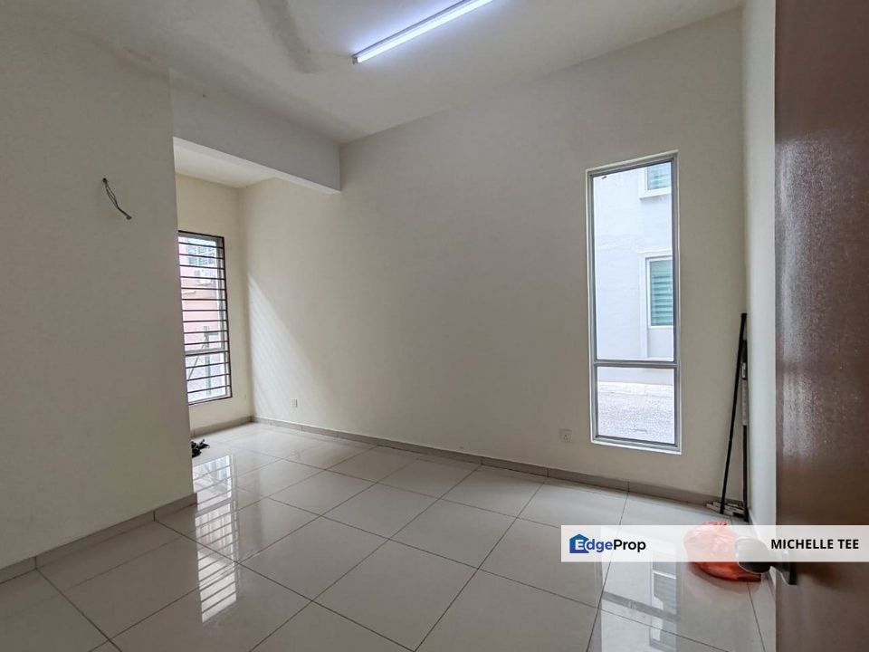 2.5 Storey End Lot @ Lorong Batu Nilam 20C, Bandar Bukit Tinggi 2, Selangor, Klang