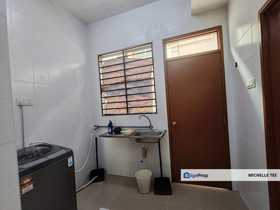 2.5 Storey End Lot @ Lorong Batu Nilam 20C, Bandar Bukit Tinggi 2, Selangor, Klang