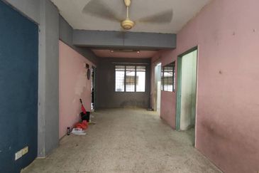 Dahlia Apartment, Putra Perdana