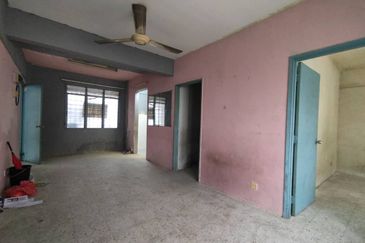 Dahlia Apartment, Putra Perdana