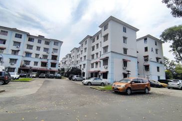 Dahlia Apartment, Putra Perdana